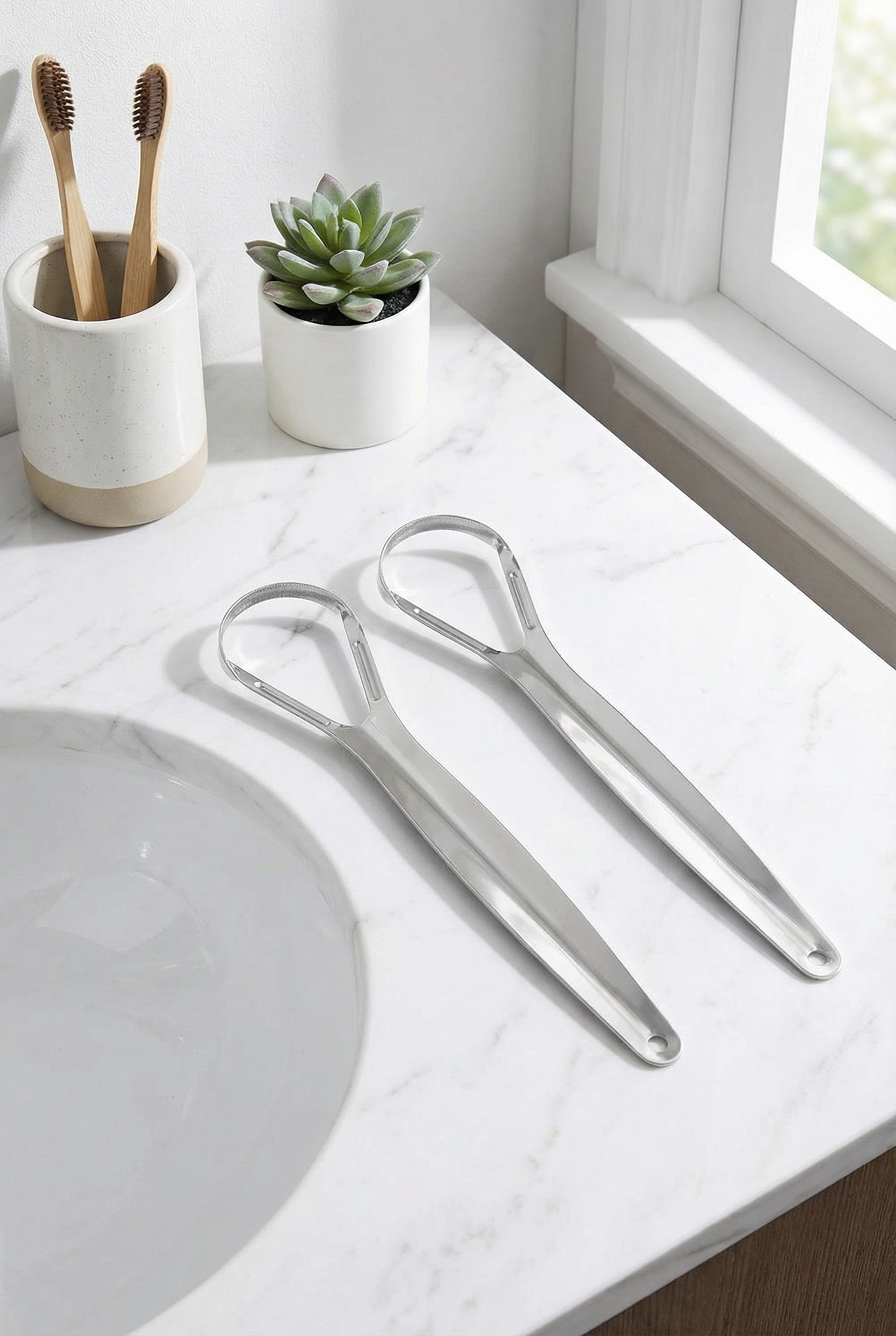 Metal tongue scraper for cleaner tongue and oral hygiene